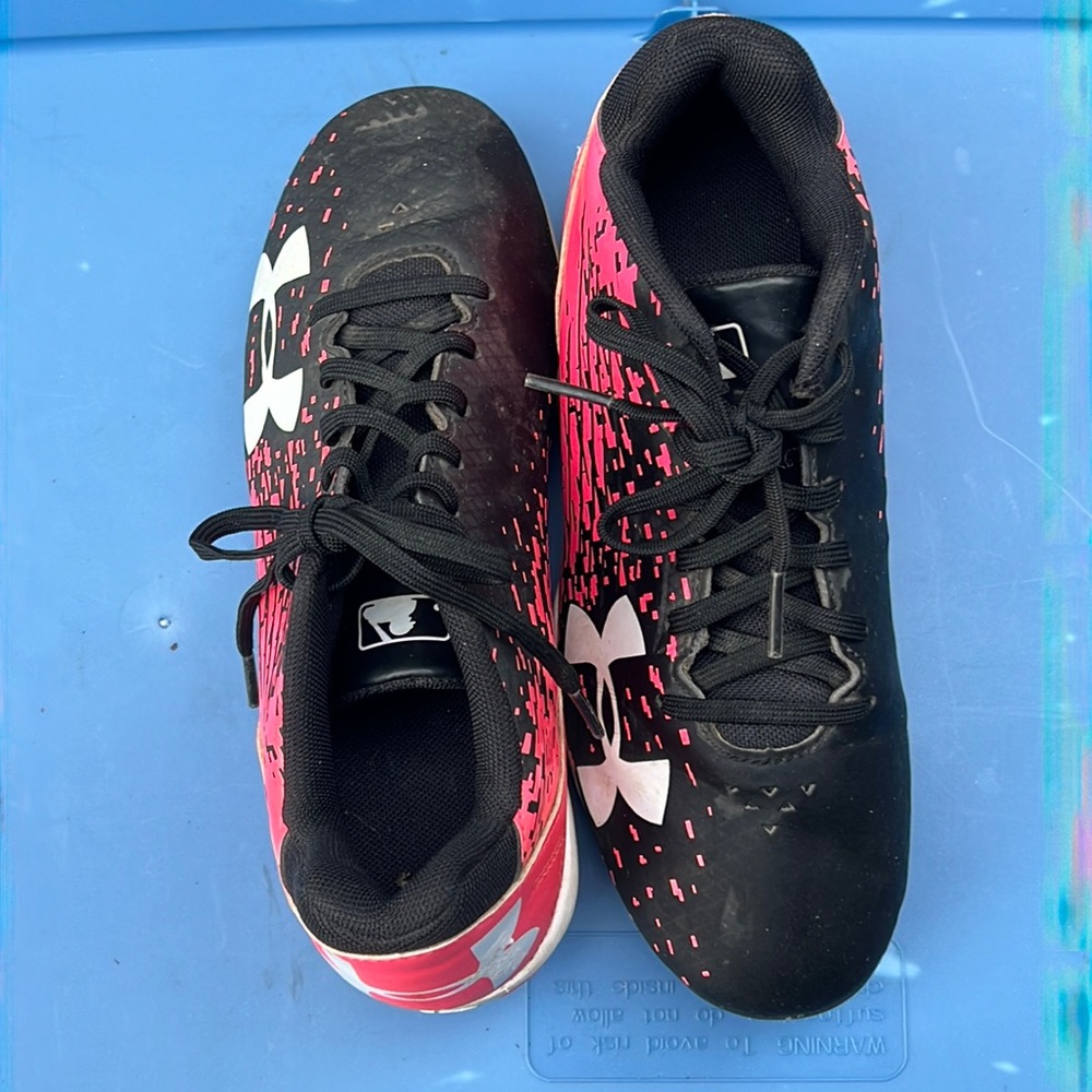 Under Armour Baseball Cleats, Size 3Y EUC MAKE AN OFFER!!!